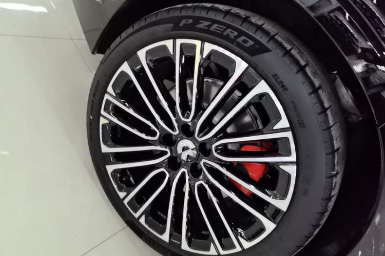 Used Nio ES8 2026 Model 6-seat Executive Signature Edition Right Rear Wheel Hub