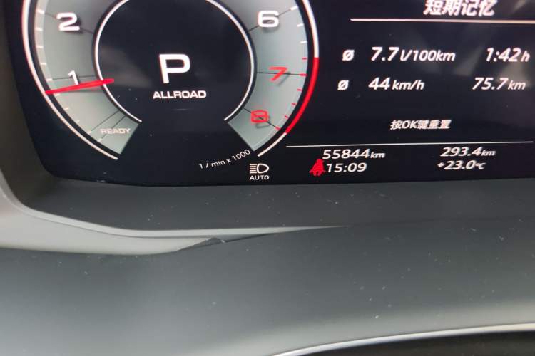 Used Audi Q7 2021 45 TFSI quattro S line Sport model Odometer Close Up