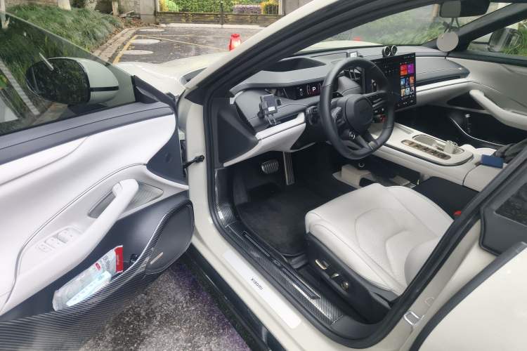 Used Xiaomi Auto SU7 2024 Four-Wheel Drive Ultra-Long Range Advanced Intelligent Driving Max Edition Driver Seat