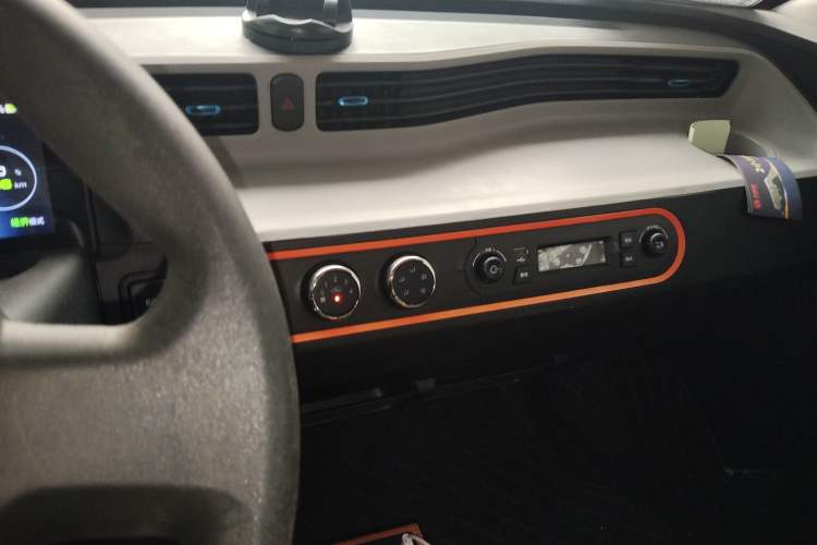 Used Wuling Hongguang MINIEV 2021 Macaron Fashion Model Lithium Iron Phosphate Audio And AC Panel