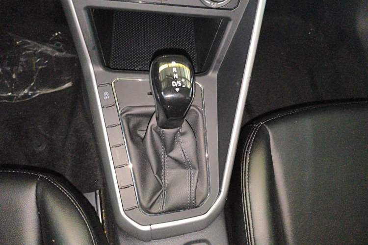 Used Volkswagen Polo 2023 Plus 1.5L Automatic Enjoy-the-Moment Edition Gear Lever
