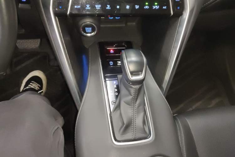 Used Toyota Harrier 2022 2.0L CVT Two-Wheel Drive Deluxe Edition