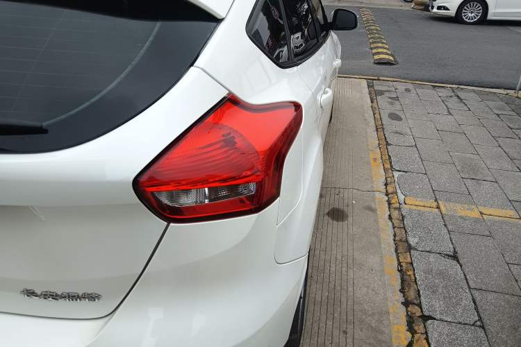 Used Ford Focus 2017 Hatchback 1.6L Automatic Comfort Plus SmartDrive Edition
