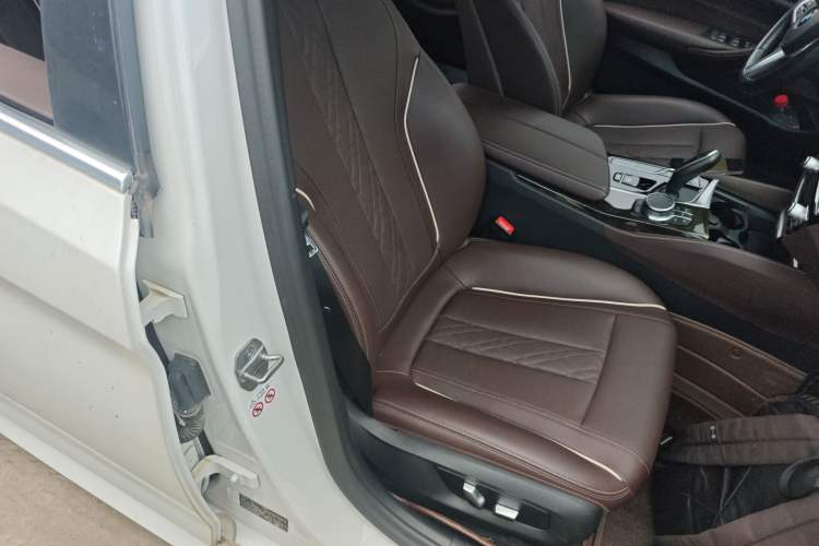 Used BMW 5 Series 2022 Restyled 525Li M Sport Package Right Front Seat