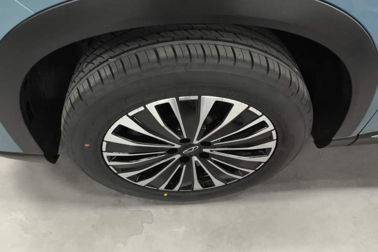 Used Chery Tiggo 8 PLUS C-DM 2025 1.5T 116 km Prestige Version 5 Seats Left Front Wheel Hub