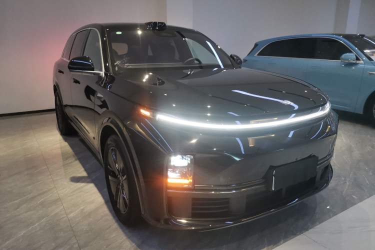 Used Li Auto L7 2024 MAX Model Front Right 45 Deg