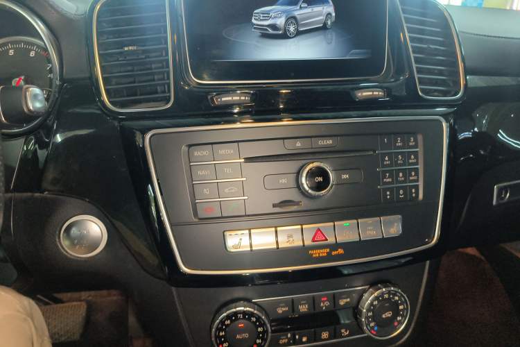 Used Mercedes-Benz GLS-Class 2018 GLS 450 U.S. specification Audio And AC Panel