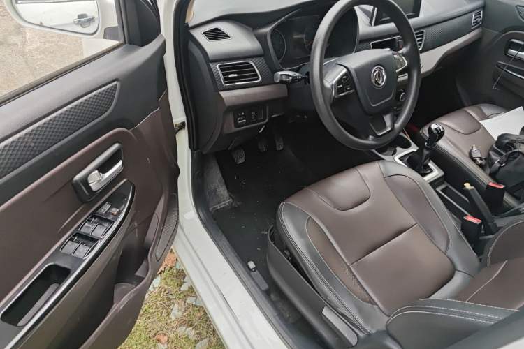 Used Dongfeng Fengon 330 2019 1.5L 330S Manual Comfort Version China VI Standard Driver Seat