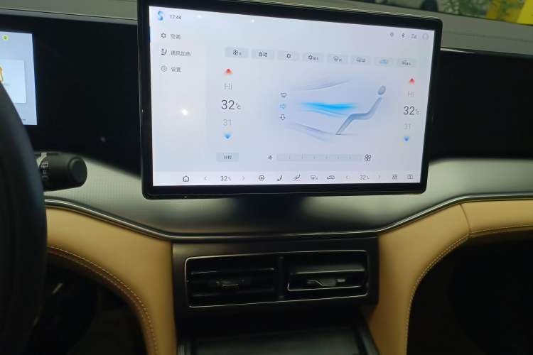 Used BYD Song L DM-i 2024 112 km Beyond Edition Audio And AC Panel