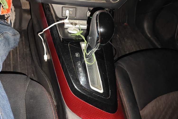 Used Nissan Lannia 2016 1.6L CVT Cool Edition Gear Lever