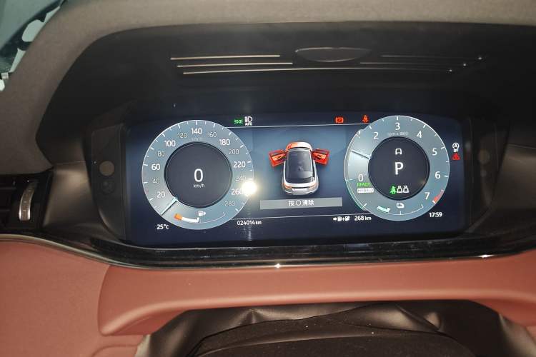 Used Land Rover Range Evoque New Energy 2023 Aurora L P300e Plug-in Hybrid Electric Version Odometer Close Up