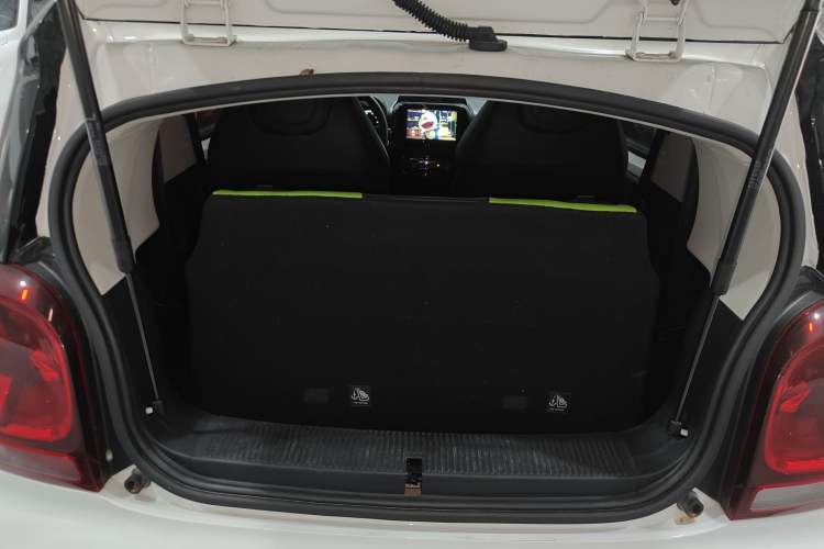 Used Roewe Clever 2021 302 km New Four-Seater Super-Efficient Version