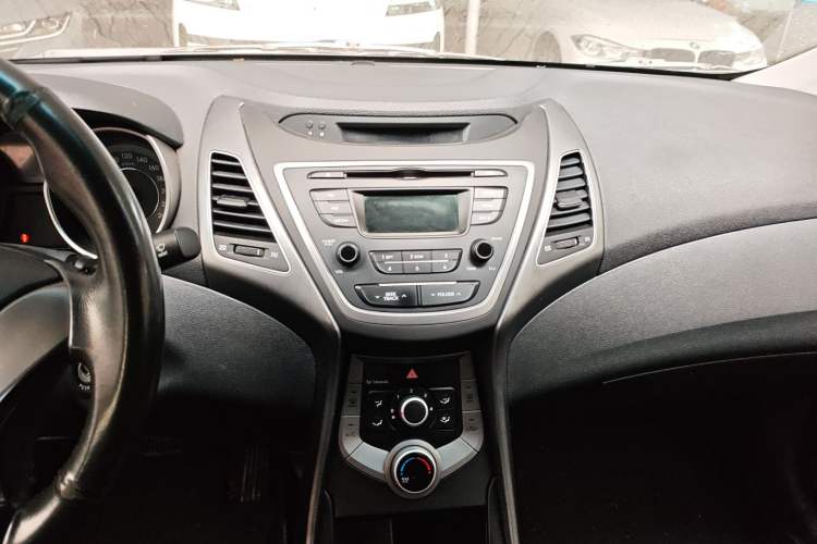 Used Hyundai Elantra (5th Generation / Langdong) 2016 1.6L Automatic Smart Version