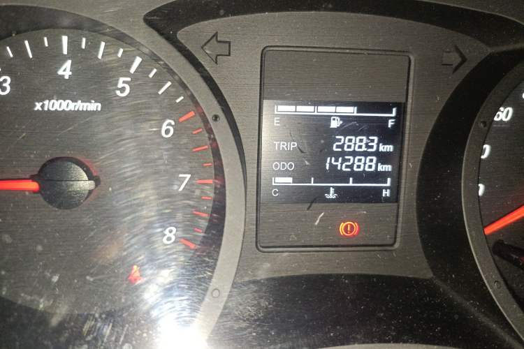 Used Wuling Hongguang PLUS 2020 1.5L Manual Standard Edition 5 Seats Odometer Close Up