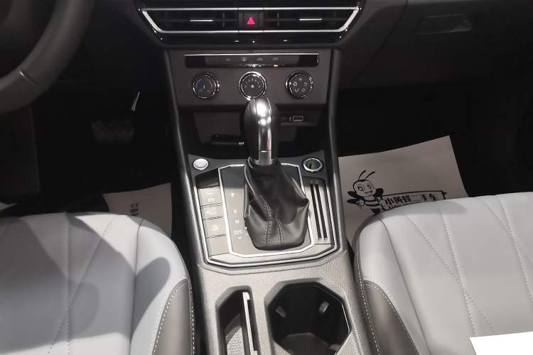 Used Volkswagen Lavida 2024 1.5L Automatic 5 Million Edition Gear Lever