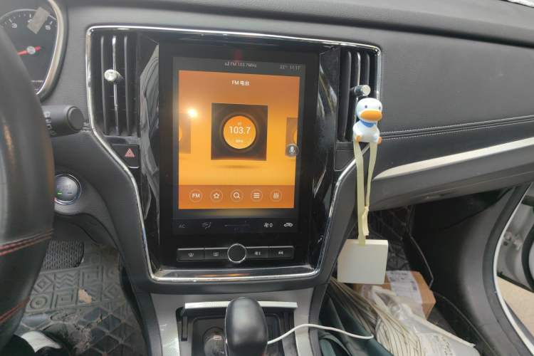 Used Roewe RX5 2019 20T Two-Wheel Drive Automatic 4G Connected Platinum Edition Audio And AC Panel