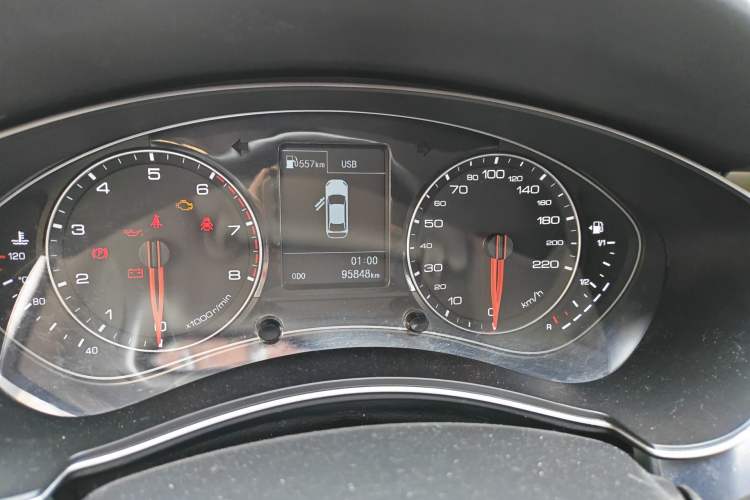 Used Zotye Z700 2016 1.8T Manual Luxury Model Odometer Close Up