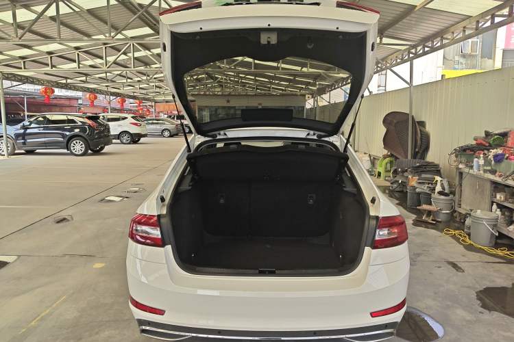 Used Skoda Octavia 2020 1.5L Automatic SmartDrive Luxury Edition Trunk