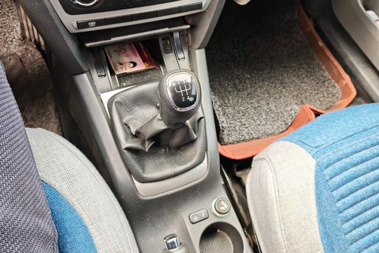 Used Skoda Octavia 2015 Classic Model 1.6L Manual Eado Version
