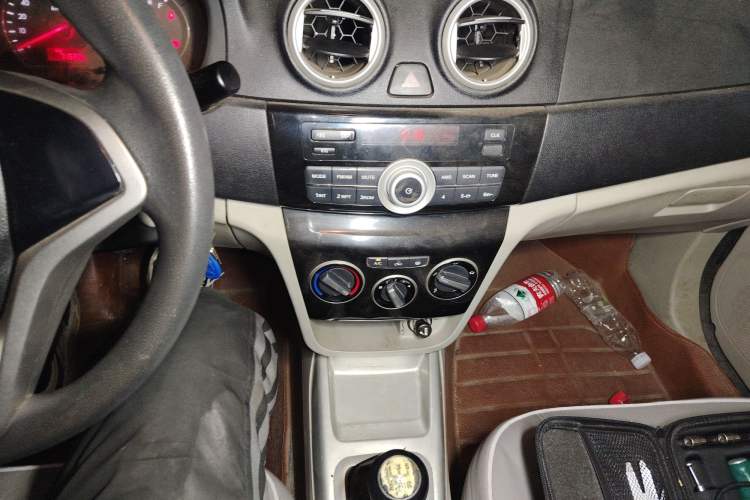 Used Changan Alsvin V3 2015 1.4L Manual Meiruan Model China V Standard
