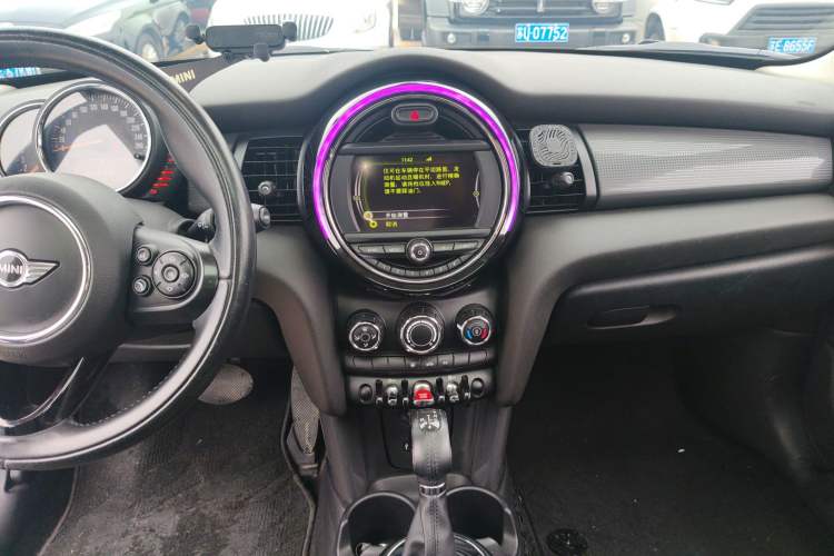 Used MINI 2016 1.5T COOPER Five-Door Edition Audio And AC Panel