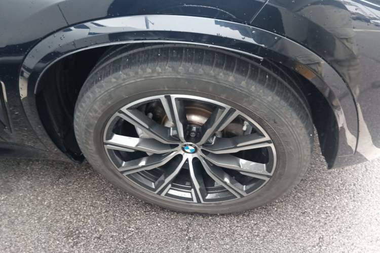 Used BMW X5 2021 Restyled xDrive30i M Sport Package Right Front Wheel Hub