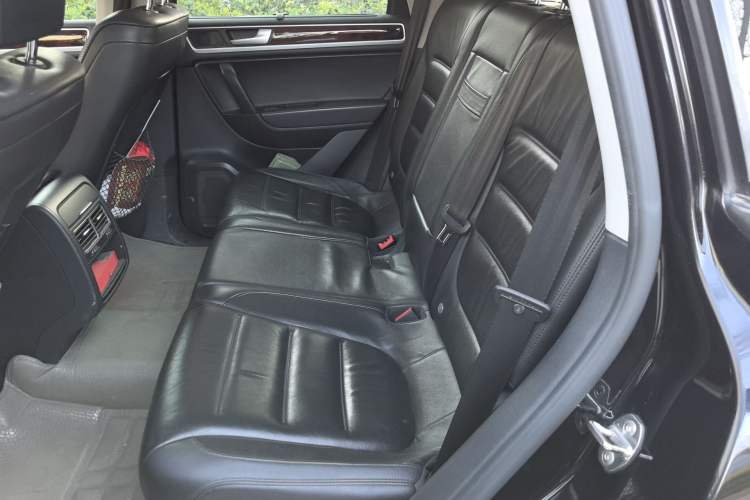 Used Volkswagen Touareg 2011 3.0 TSI Comfort Version Left Rear Seat