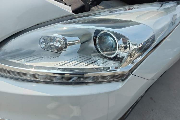 Used Peugeot 3008 2015 2.0L Automatic Trend Edition Left Front Headlight