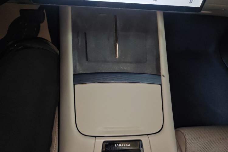 Used Lynk & Co Z10 2025 95 kWh 766 km Range Rear-Wheel Drive Max Gear Lever