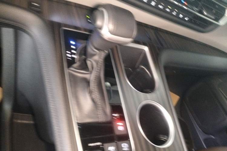 Used Toyota Granvia 2023 2.5L Hybrid Flagship VIP Edition Gear Lever