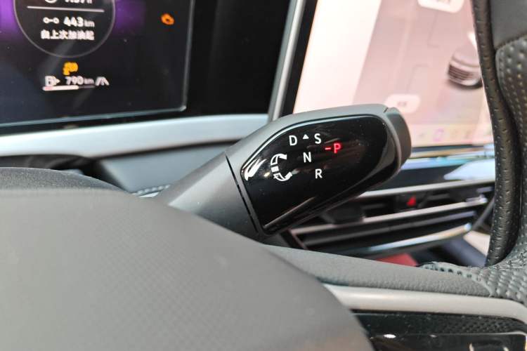 Used Volkswagen Passat 2025 Pro 380TSI Dragon Supreme Edition Gear Lever