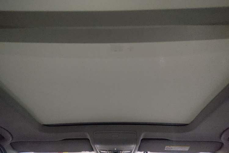 Used Volkswagen Tiguan L 2020 330TSI Automatic Two-Wheel Drive Smart Luxury Edition China VI Standard Headliner