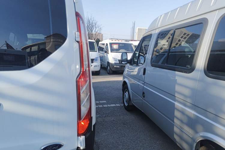 Used Ford Transit 2019 2.0T Diesel Multi-Purpose Commercial Vehicle Mid-Drive Mid-Roof 6-Seater China VI Standard
