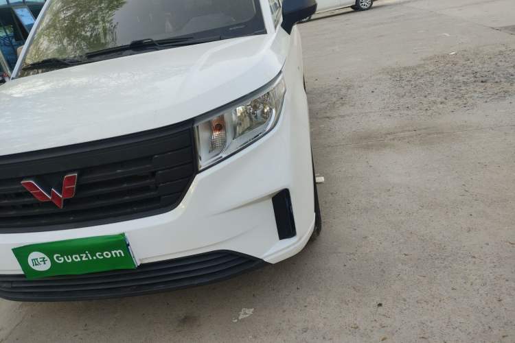Used Wuling Hongguang PLUS 2020 1.5L Manual Standard Edition 5 Seats
