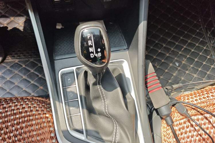 Used Geely Auto Vision X3 2019 Upgraded Model 1.5L CVT Prestige Version Gear Lever