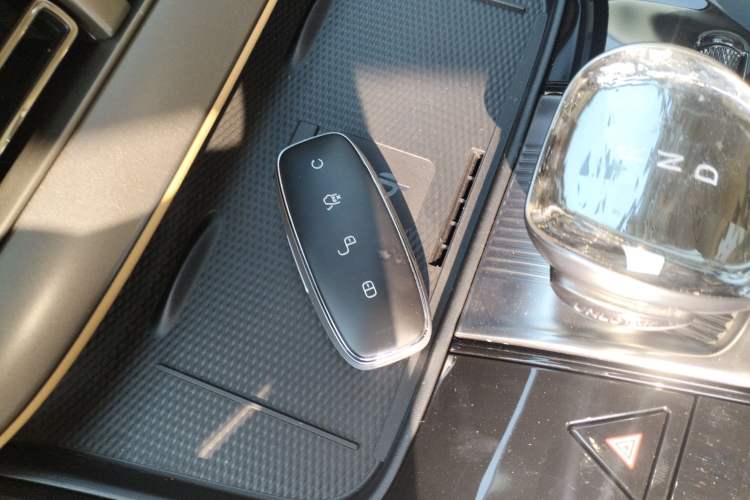 Used Denza D9 2024 EV 620 Premium Model Interior 1