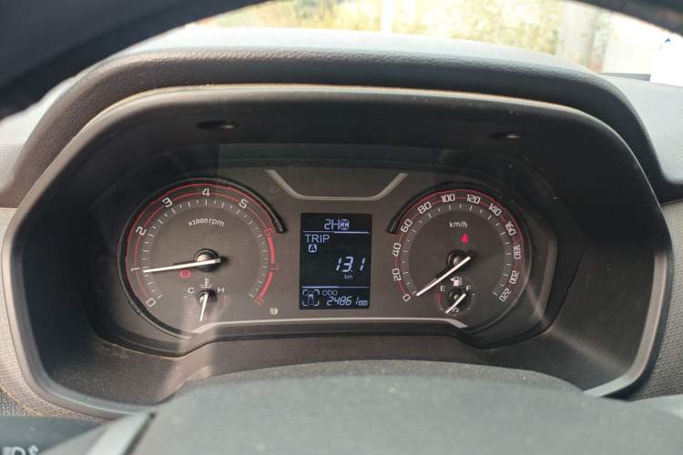 Used SAIC MAXUS T60 2017 2.4L Gasoline Manual Transmission 4x4 High Ground Clearance Comfortable Standard Cabin