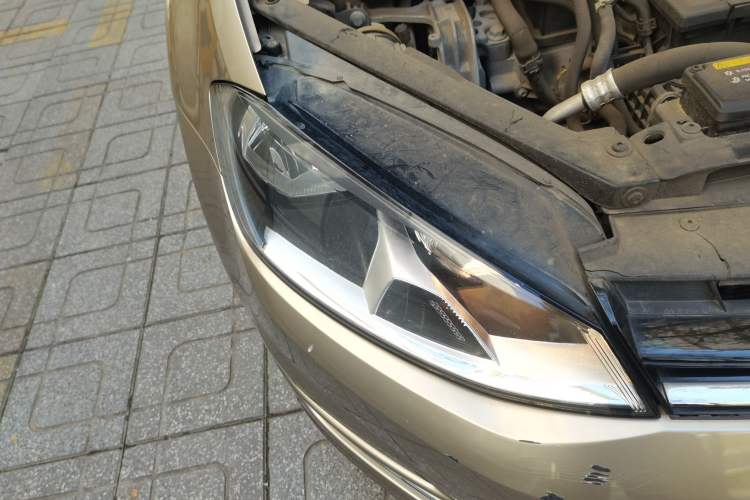 Used Volkswagen Golf 2016 230TSI Automatic Luxury Version Right Front Headlight