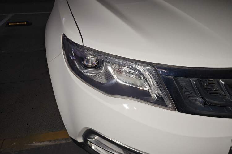 Used Geely Auto Emgrand X7 Sport 2016 1.8TD Automatic All-Wheel-Drive ZhiZun Edition Right Front Headlight