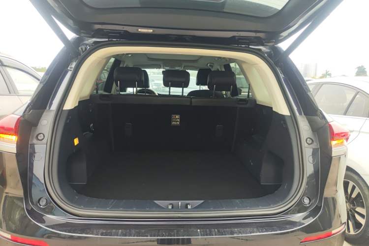 Used CHANGAN OSHAN X7 2021 1.5T Space Freedom Edition with Automatic Parking and Facial Recognition Trunk