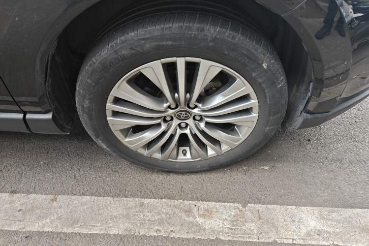 Used Toyota Harrier 2022 2.0L CVT Two-Wheel Drive Deluxe Edition
