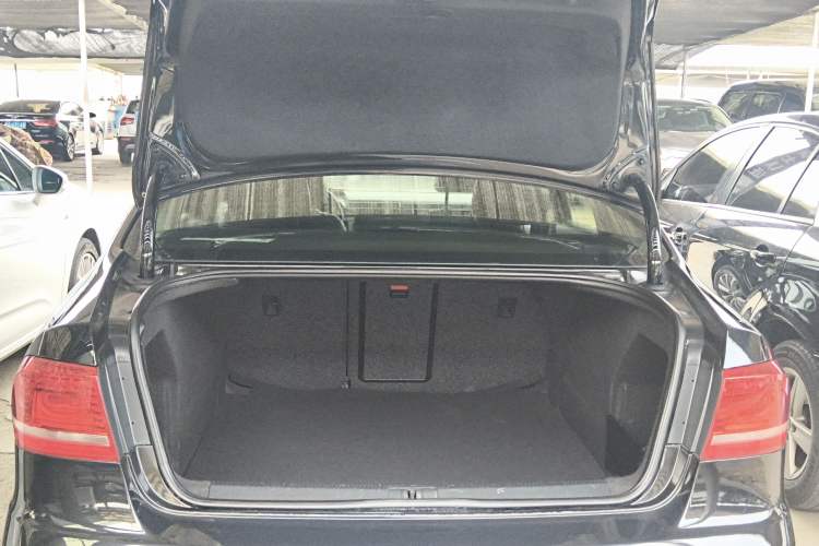 Used Volkswagen Magotan 2016 1.8TSI Smart Comfort Model Trunk