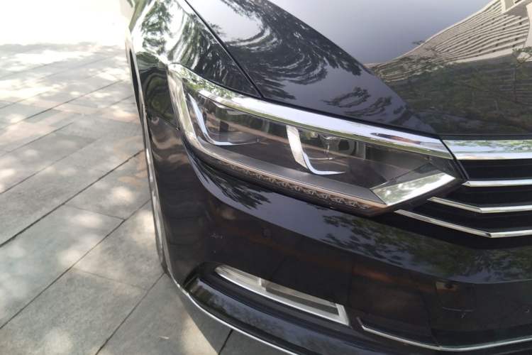 Used Volkswagen Magotan 2019 330TSI DSG Luxury Version China VI Standard Right Front Headlight