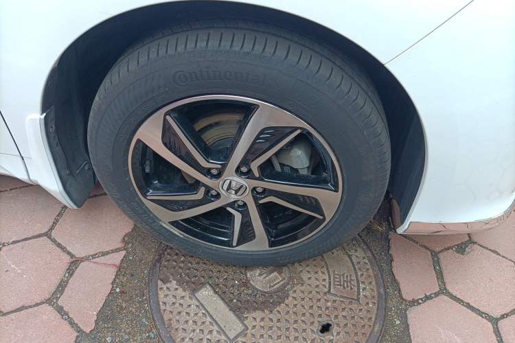 Used Honda Odyssey 2015 2.4L Smart Edition Right Front Wheel Hub