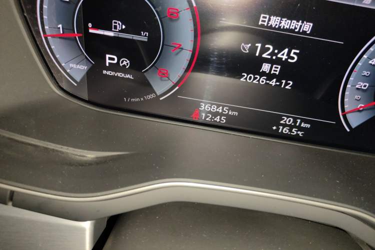 Used Audi A4L 2020 40 TFSI quattro Luxury Dynamic Model Odometer Close Up