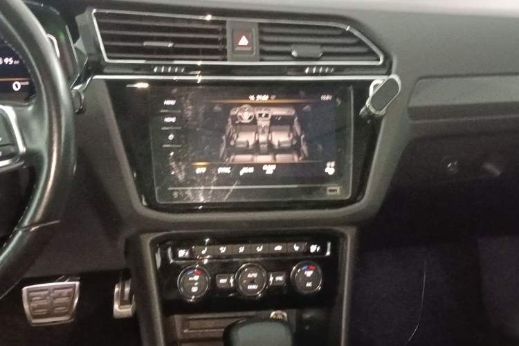 Used Volkswagen Tiguan L 2021 330TSI Automatic Two-Wheel Drive R-Line Enhanced Edition Audio And AC Panel