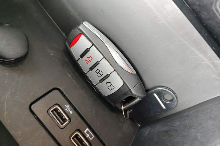 Used Great Wall Poer 2021 2.0T Commercial Version Automatic Diesel 4x4 Navigation-Type Standard Box GW4D20M