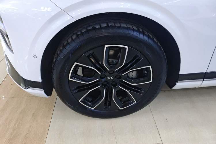 Used XPeng G9 2025 625 Long-Range Max Left Front Wheel Hub