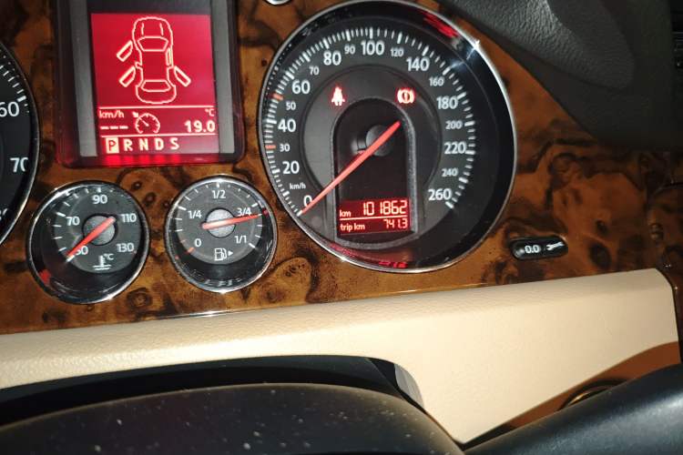 Used Volkswagen Magotan 2007 1.8 TSI Automatic Comfort Model Odometer Close Up