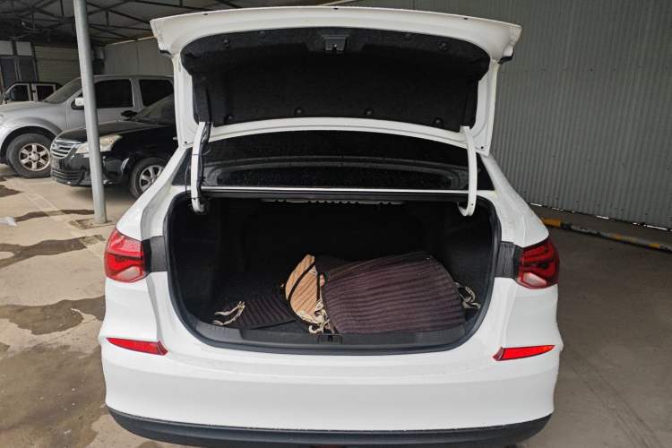 Used Chevrolet Monza 2019 320T Manual Xinxin Edition China VI Trunk